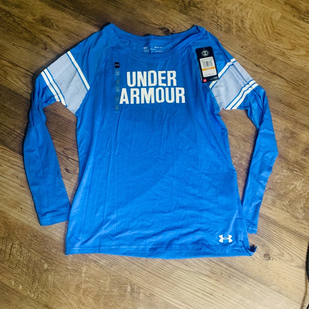 NWT Women’s Under Armour Shirt